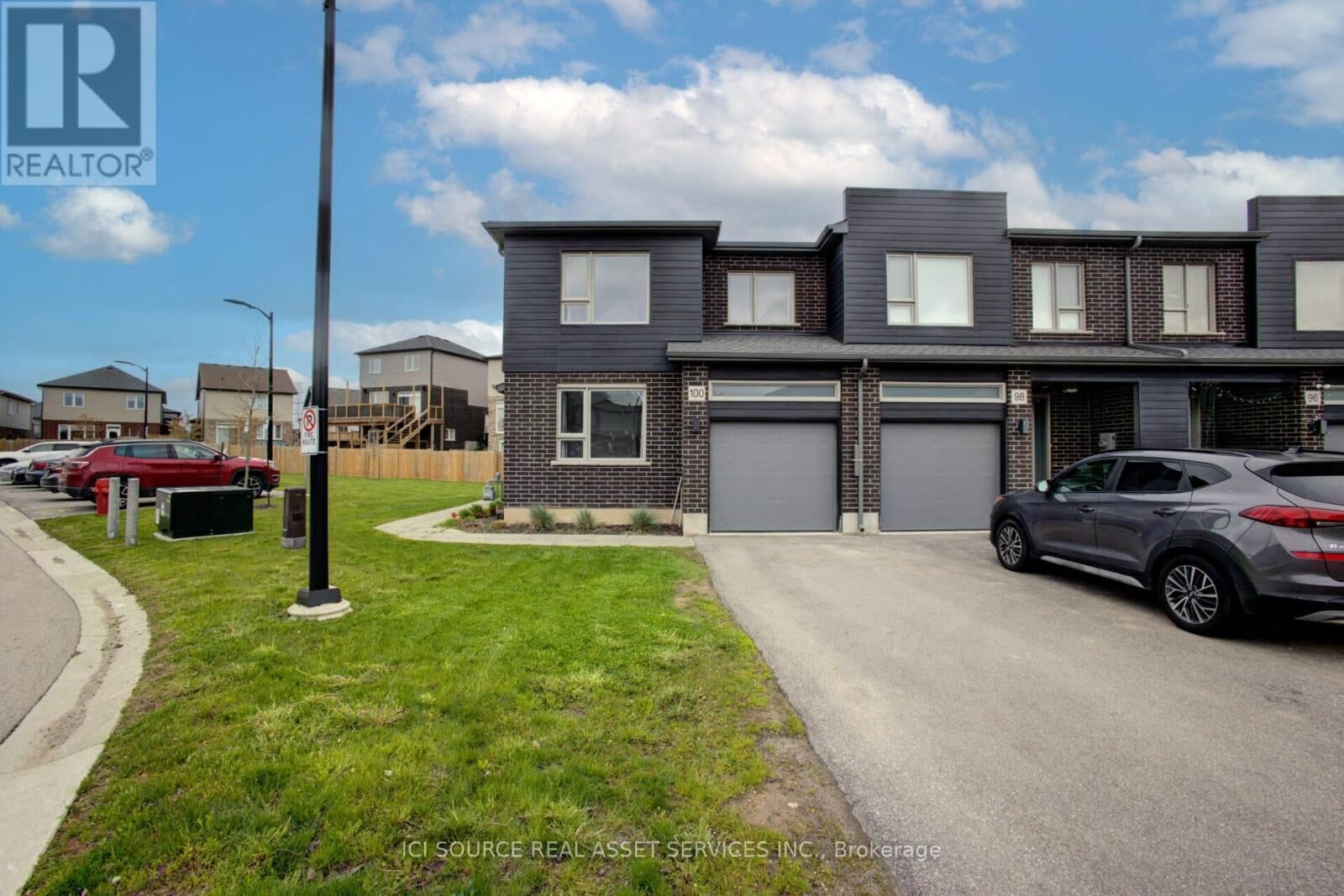 Property Photo:  100 Pony Way  ON N2R 0R8 