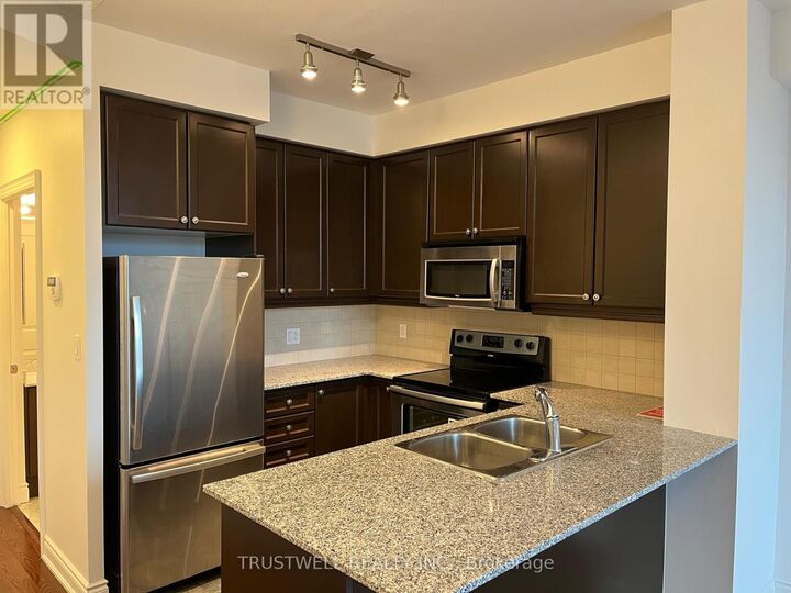Property Photo:  10 Bloorview Place 517  ON M2J 0B1 