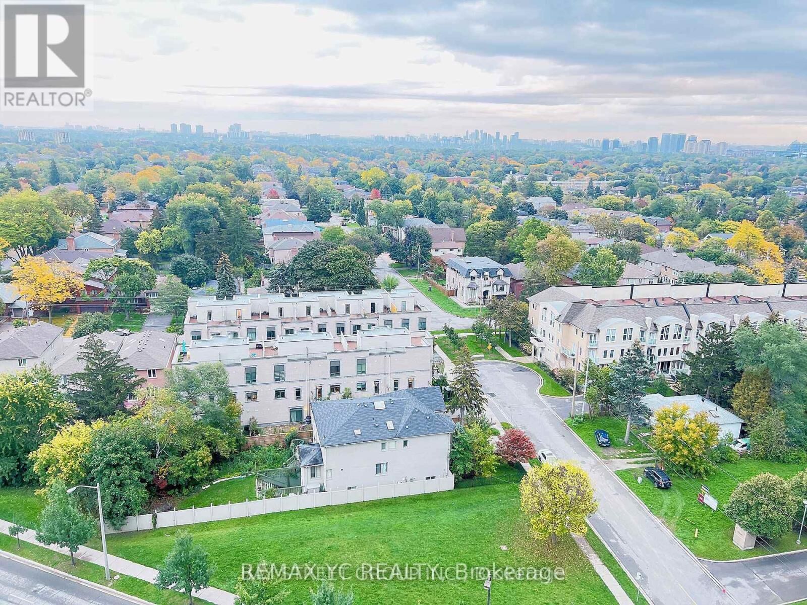 Property Photo: 18 Holmes Avenue 1401 ON M2N 0E1