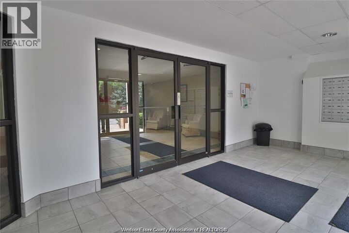 Property Photo:  3000 Sandwich Street 201  ON N9C 4G3 