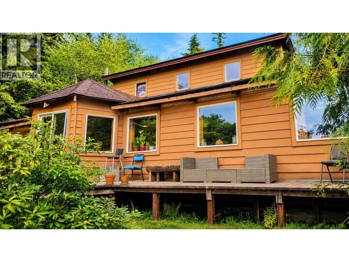 252 Bayview Drive — photo 1