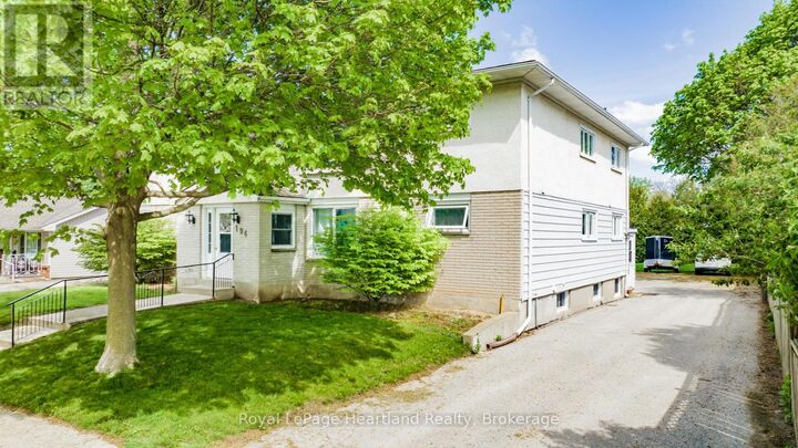 Property Photo:  194 Bennett Street West  ON N7A 1X8 