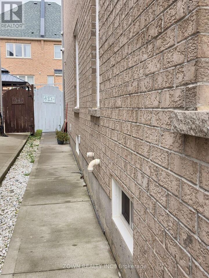 Property Photo: 47 Niceview Drive Lower ON L6R 0M9