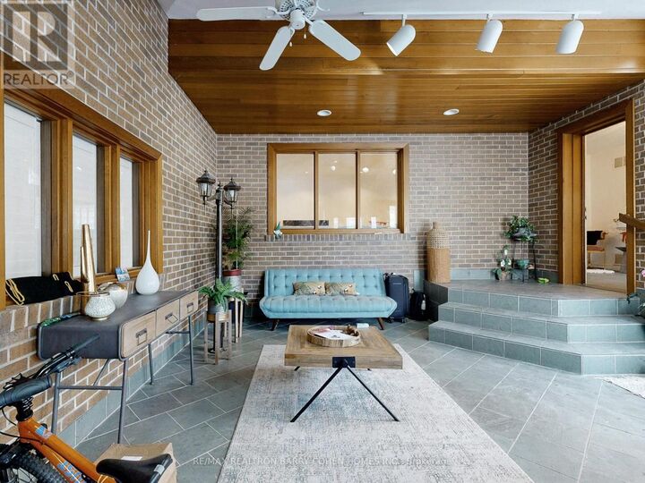 Property Photo:  195 Rumble Avenue  ON L4C 4G5 
