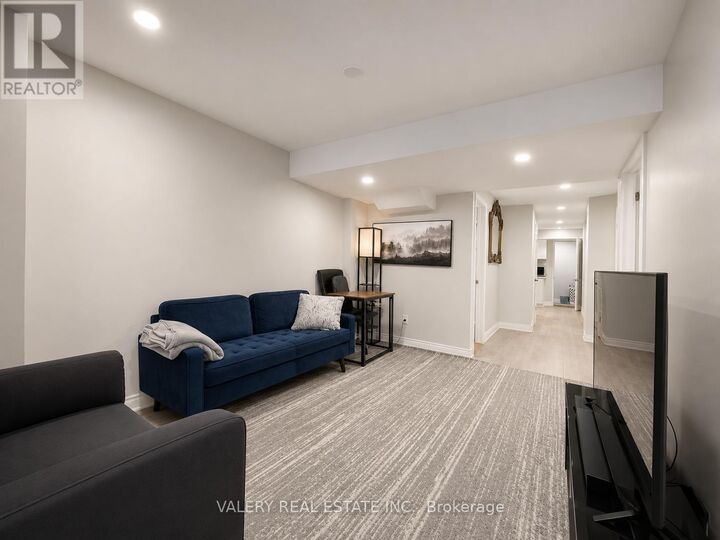 Property Photo: 7 Auckland Dr Drive Lower ON L1P 0H4