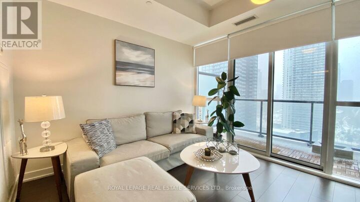 Property Photo: 20 Bruyeres Mews 2107 ON M5V 0G8