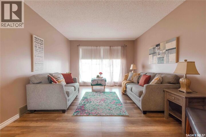 Property Photo:  466 Smith Crescent  SK S7M 5A1 