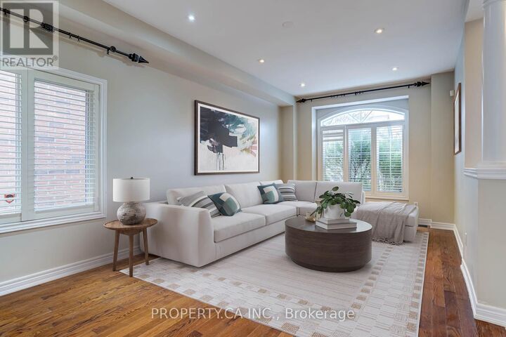 Property Photo:  23 Panorama Way  ON L8E 6C6 