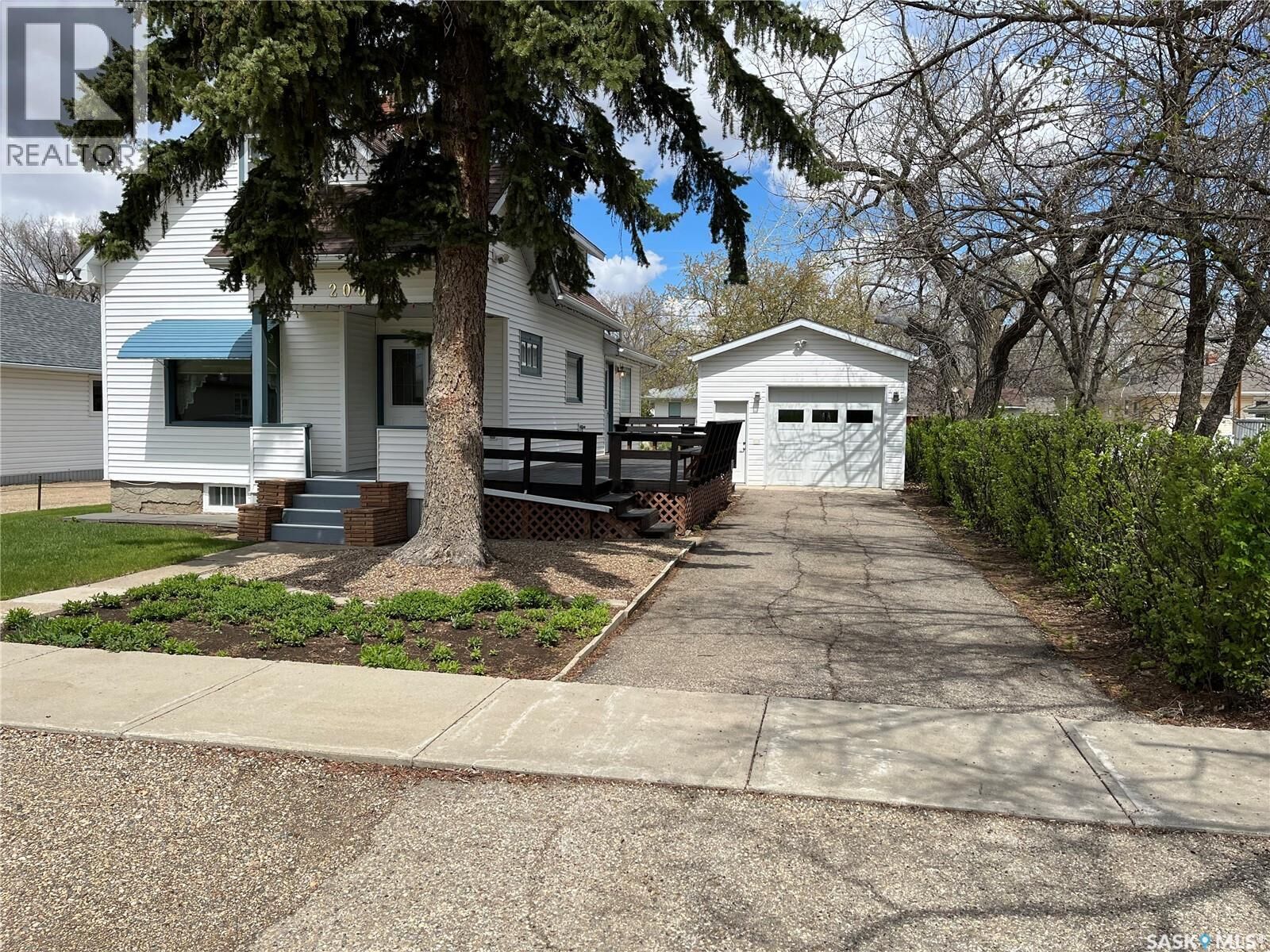 Property Photo:  209 2nd Avenue W  SK S0H 1X0 
