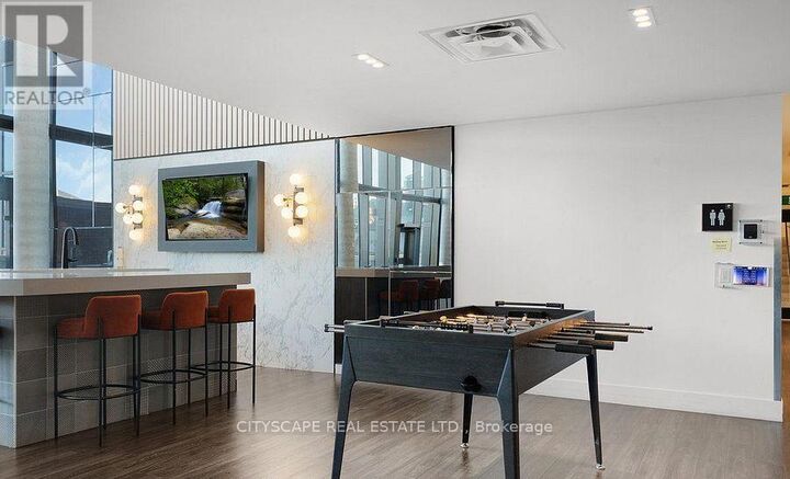 Property Photo:  5 Wellington Street 814  ON N2G 0E3 