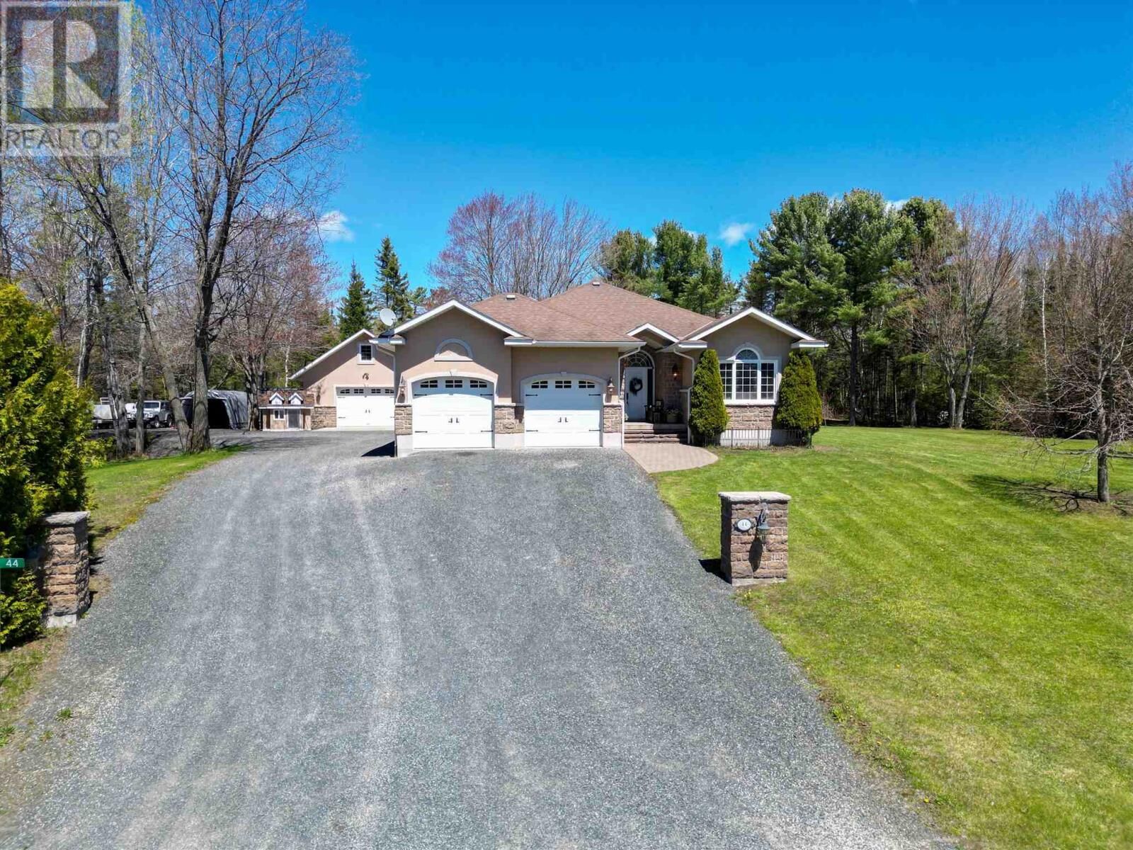 Property Photo:  44 Oak Rd  ON P0R 1B0 