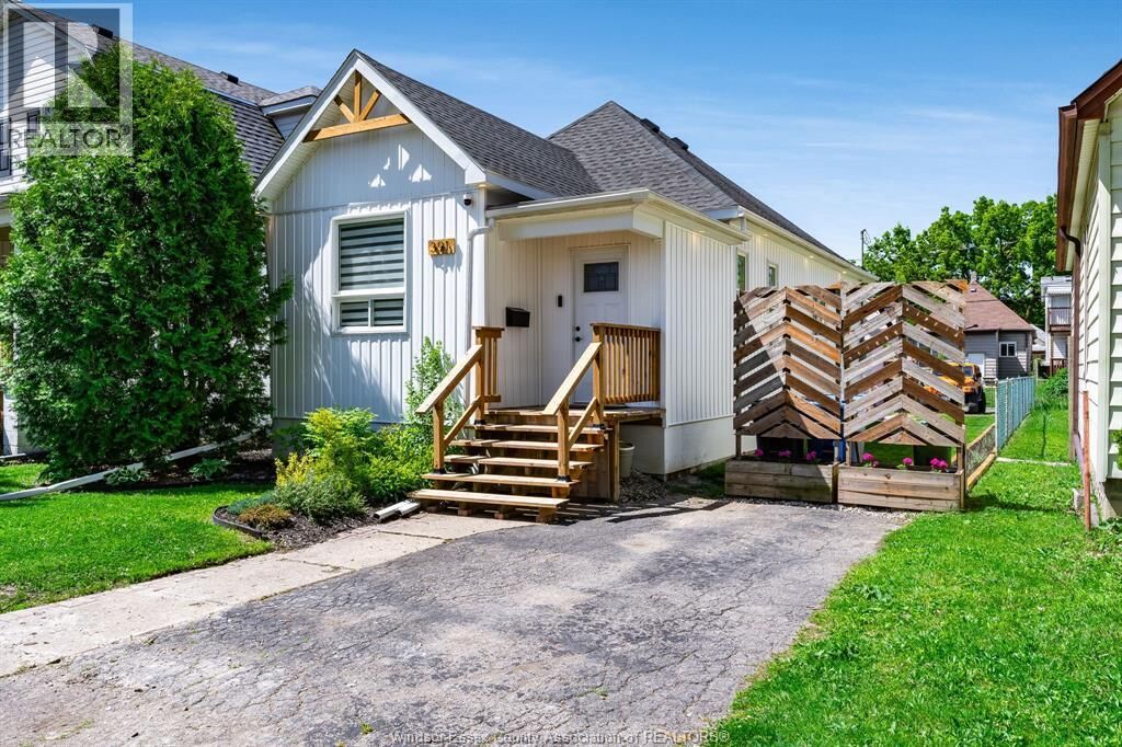 Property Photo:  391 Curry Avenue  ON N9B 2B6 
