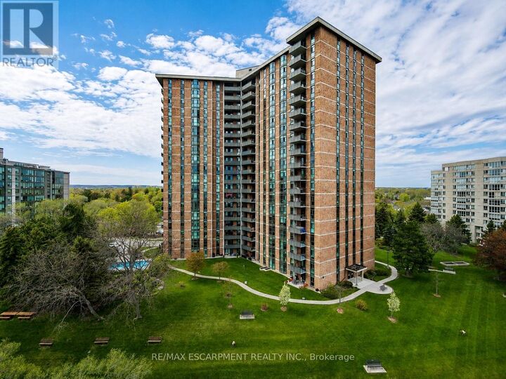 Property Photo:  5250 Lakeshore Road 602  ON L7L 5L2 