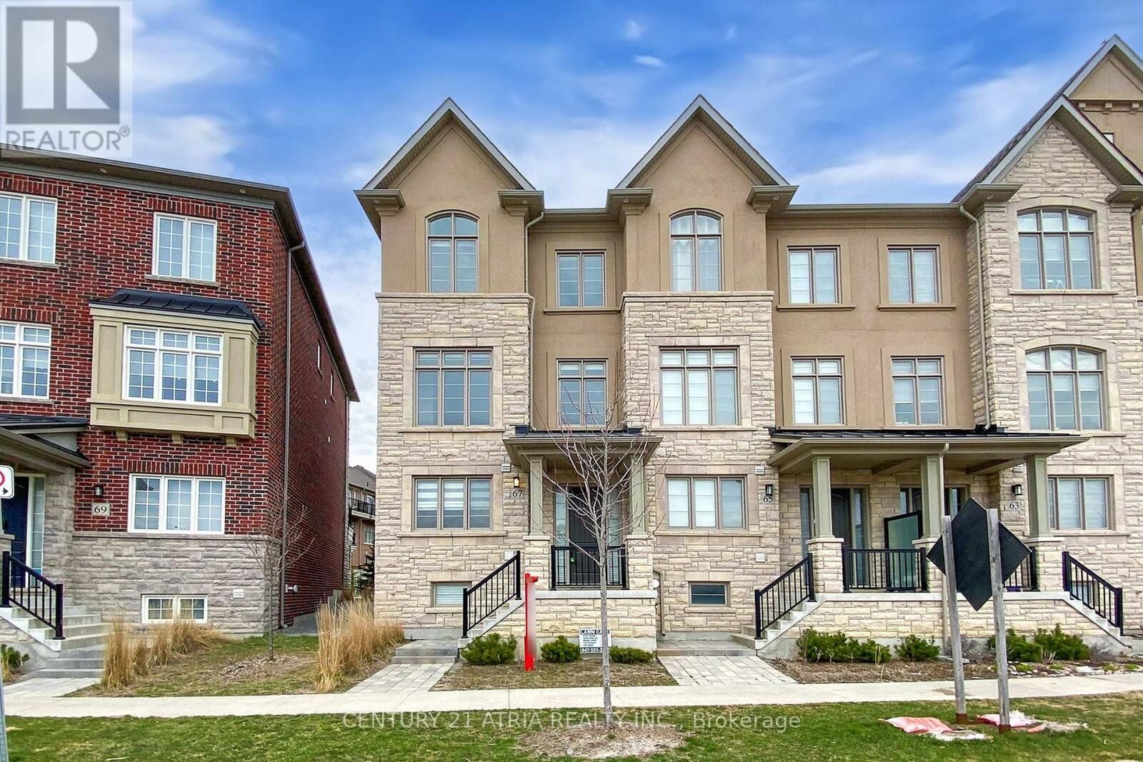Property Photo:  67 Yorkton Boulevard  ON L6C 0Y8 