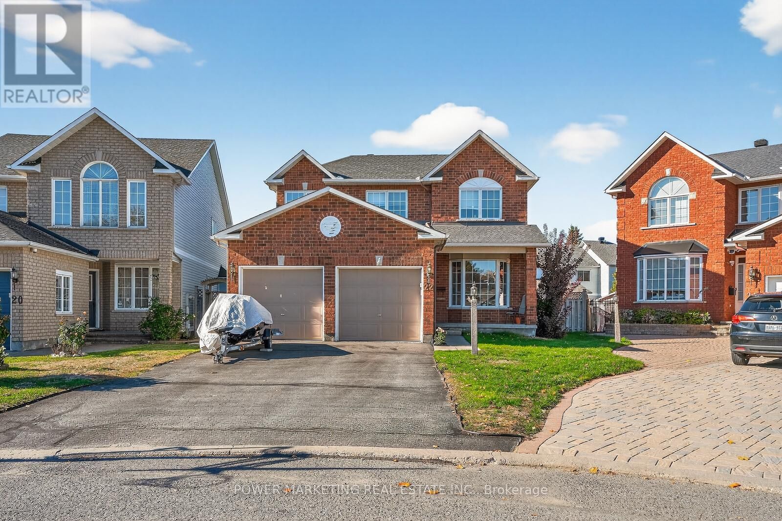 Property Photo:  22 New Deighton Crescent 22  ON K2G 6H6 