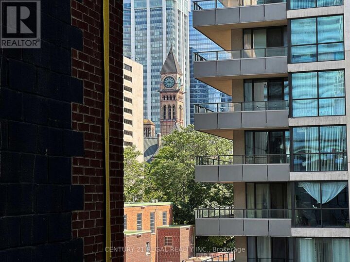Property Photo: 111 Elizabeth Street 533 ON M5G 1P7