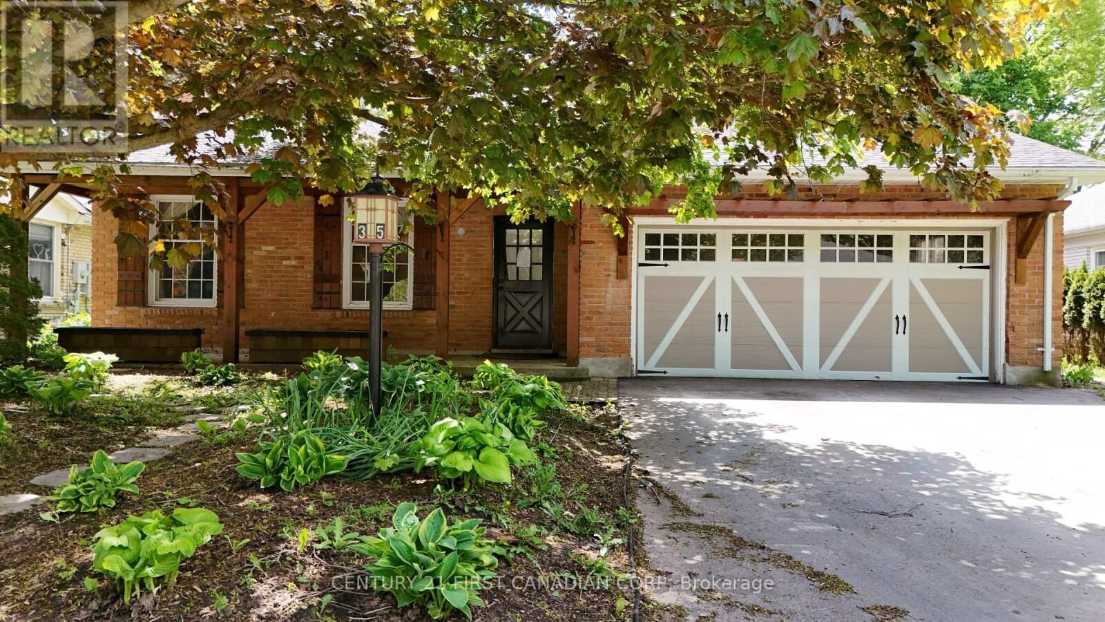 Property Photo: 35 Benson Crescent ON N5X 2B1