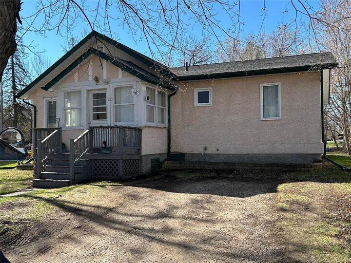 Property Photo: 20 Birch Street MB R0E 1M0