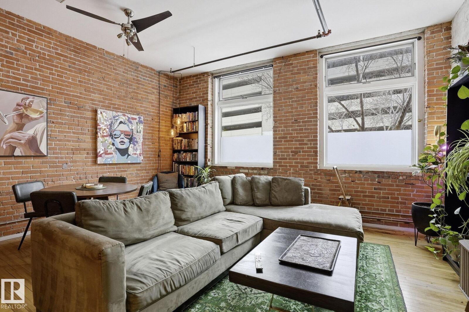 Property Photo:  10249 104 Street NW  AB T5J 1B1 