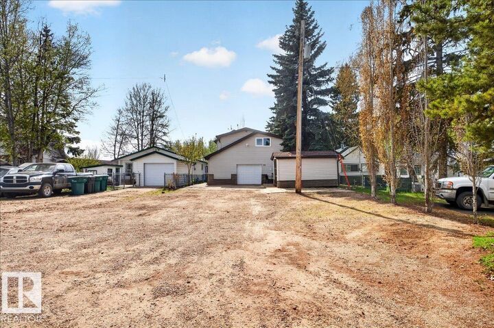 Property Photo:  755 Lakeside Drive  AB T7Z 2V7 