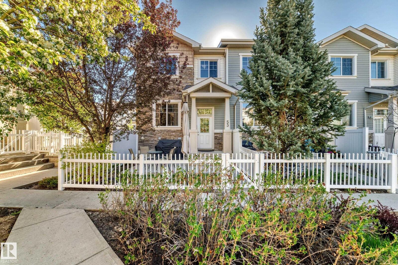 Property Photo: 4850 Terwillegar Common NW 53 AB T6R 0T6