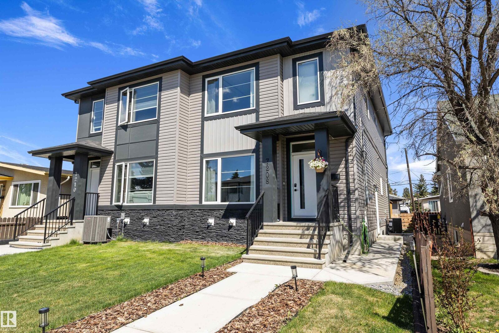 Property Photo:  7208 78 Avenue NW  AB T6B 0B9 