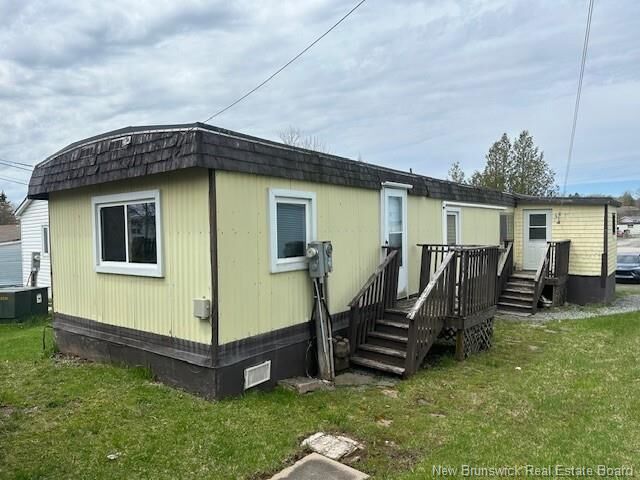 Property Photo:  23 Tulip Street  NB E2M 5M3 