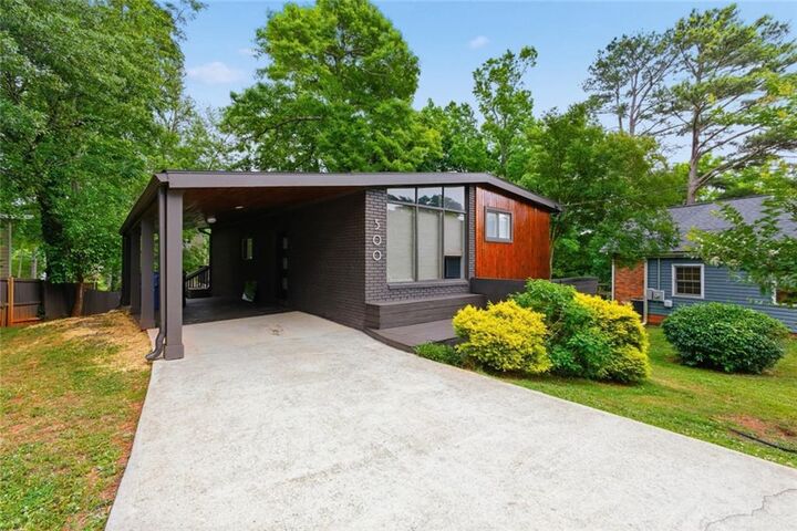 Property Photo:  500 Rosemont Drive SE  GA 30317 