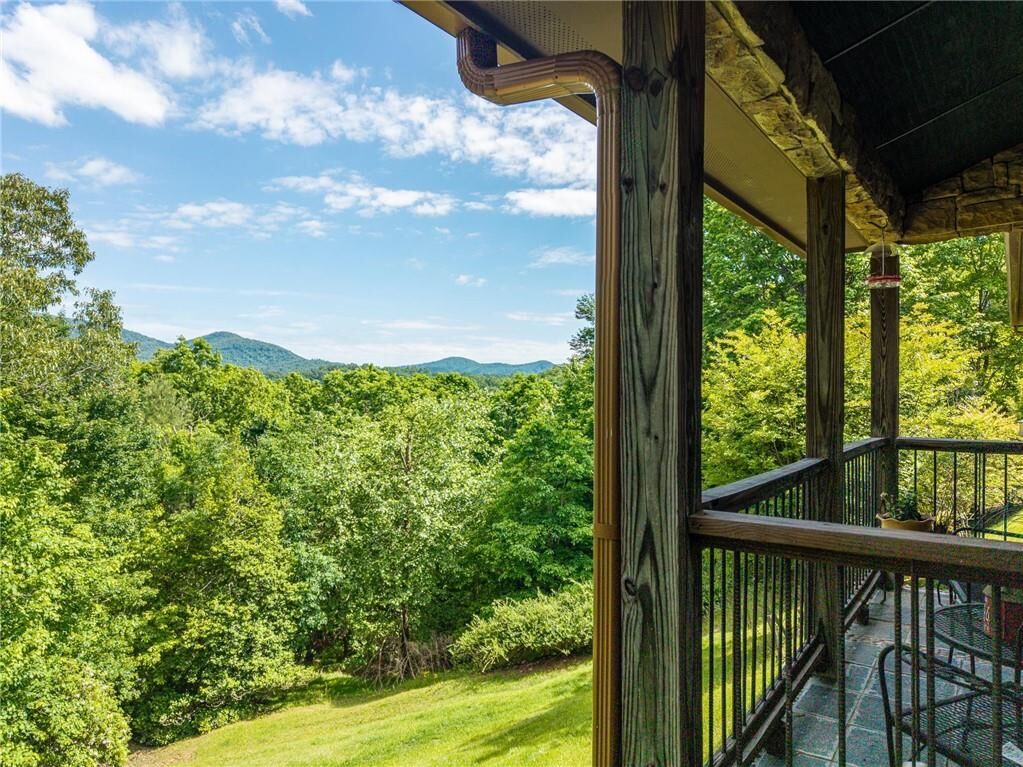 Property Photo:  325 Weoka Court Circle  GA 30540 