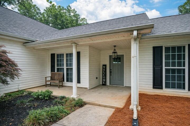 Property Photo:  501 Spratlin Drive  GA 30549 