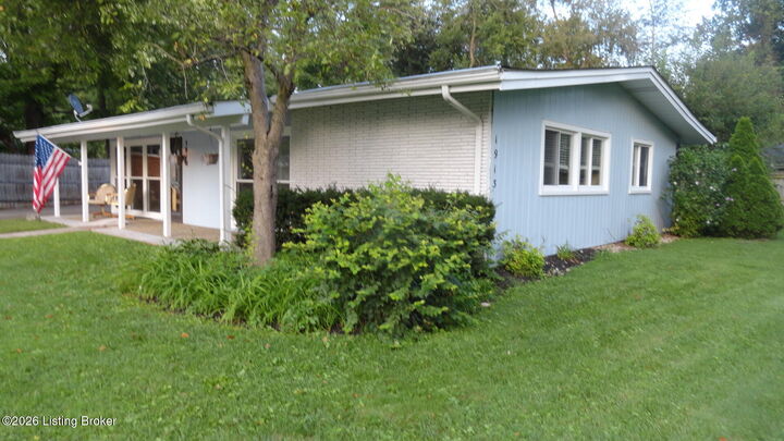Property Photo: 1913 Claremoor Dr KY 40223