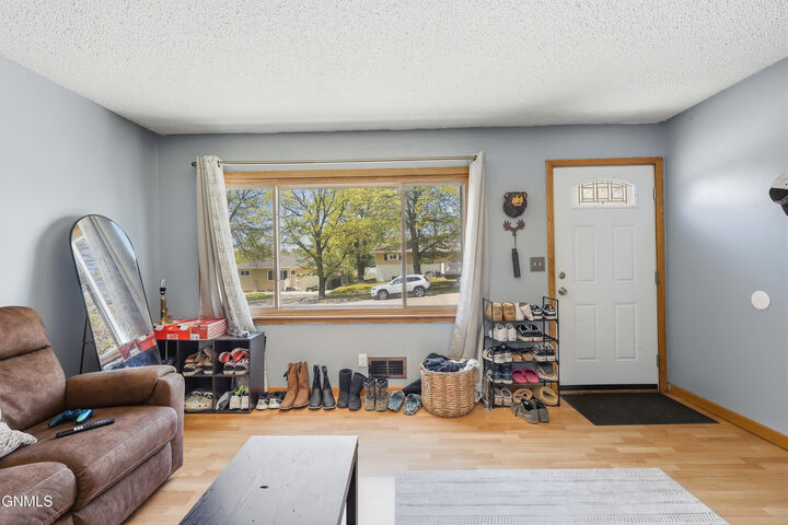 Property Photo: 1527 17th Street ND 58501