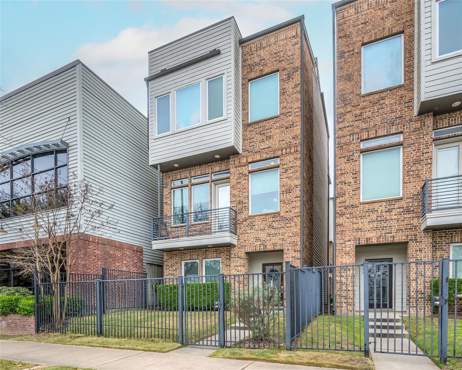 Property Photo:  1907 Houston Avenue  TX 77007 