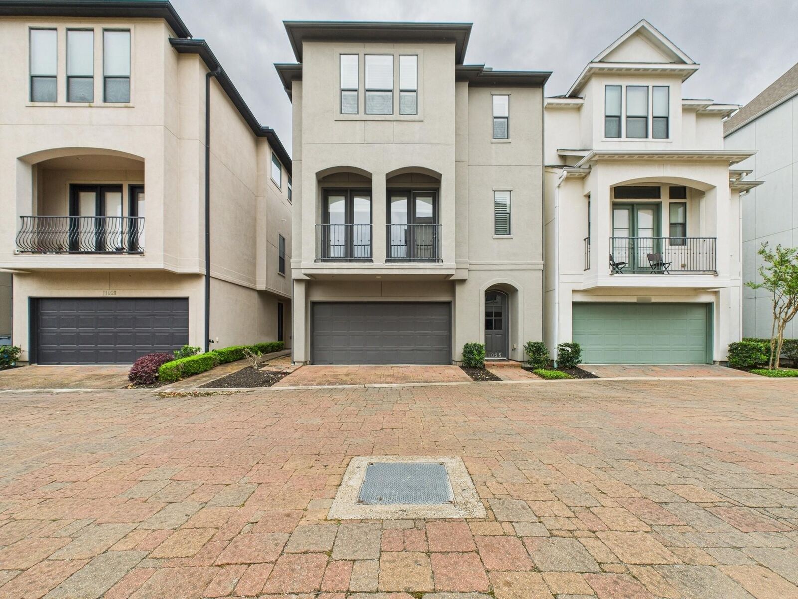 Property Photo: 11025 Sherwood Grove TX 77043
