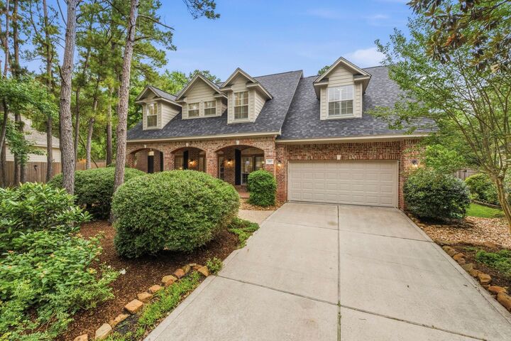 Property Photo: 130 E Fairbranch Circle TX 77382