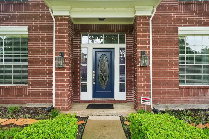 Property Photo: 6802 Oak Run Drive TX 77407