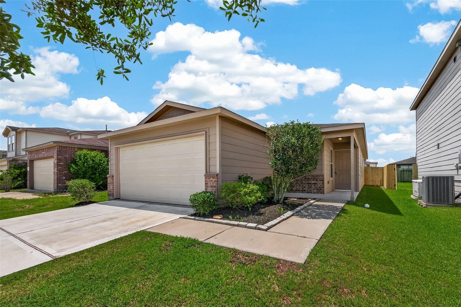 Property Photo: 2706 Skyview Silver Drive TX 77047