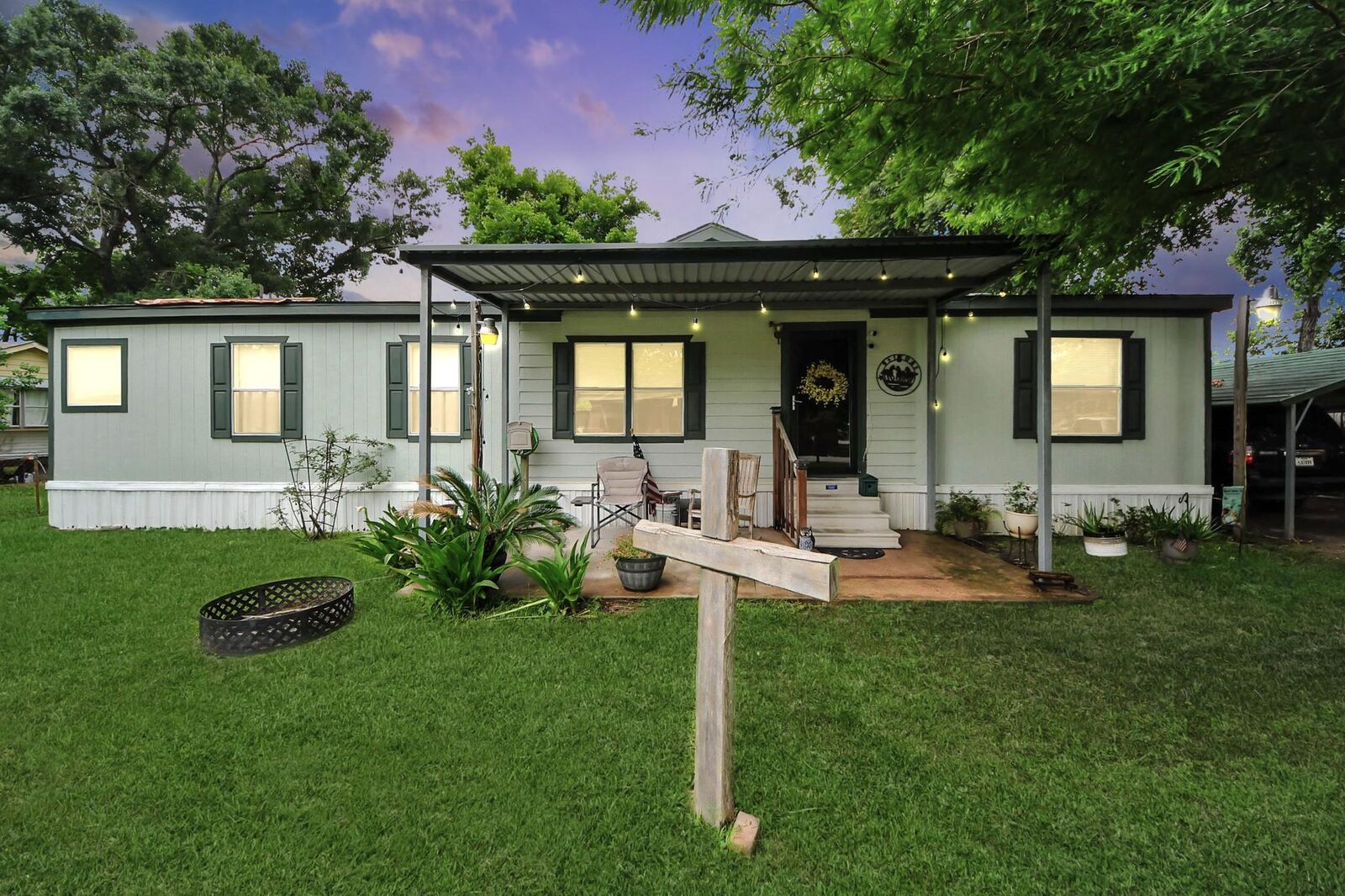 Property Photo:  204 Edith Street  TX 77562 