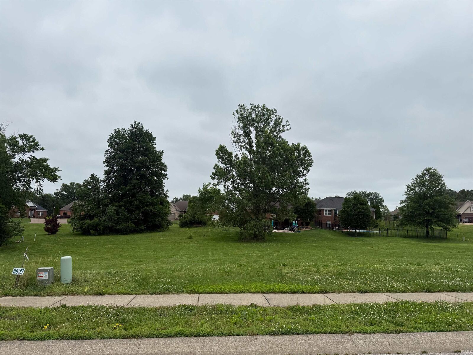 Property Photo:  360 Persimmon Circle  IN 47601 