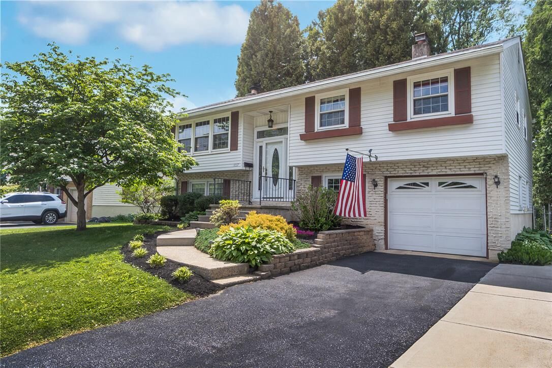 Property Photo: 1837 Tacoma St PA 18109