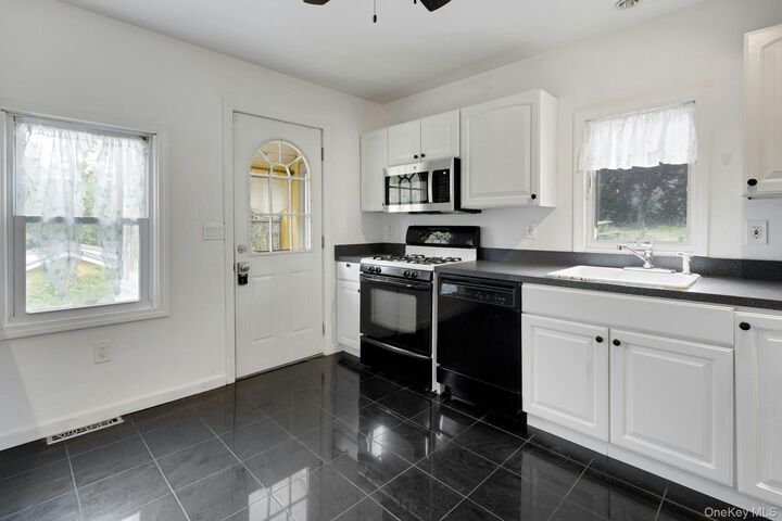 Property Photo:  15 Schuyler Road  NY 10512 