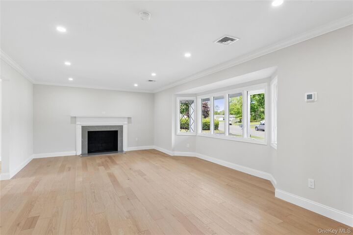 Property Photo:  4 Blackwell Lane  NY 11790 