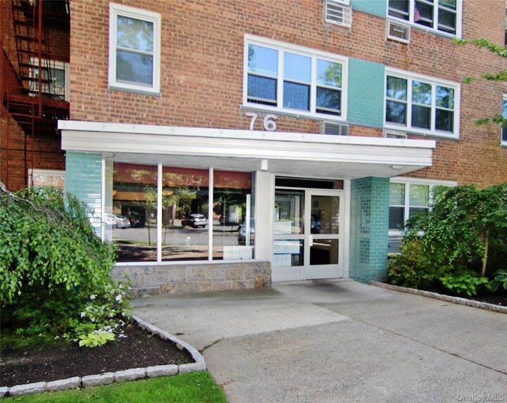 Property Photo:  76 Dehaven Drive 1 H  NY 10703 