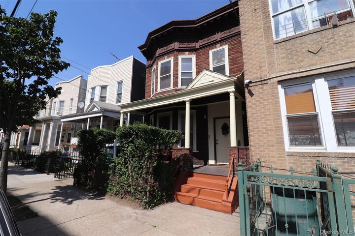 Property Photo:  1918 Holland Avenue  NY 10462 