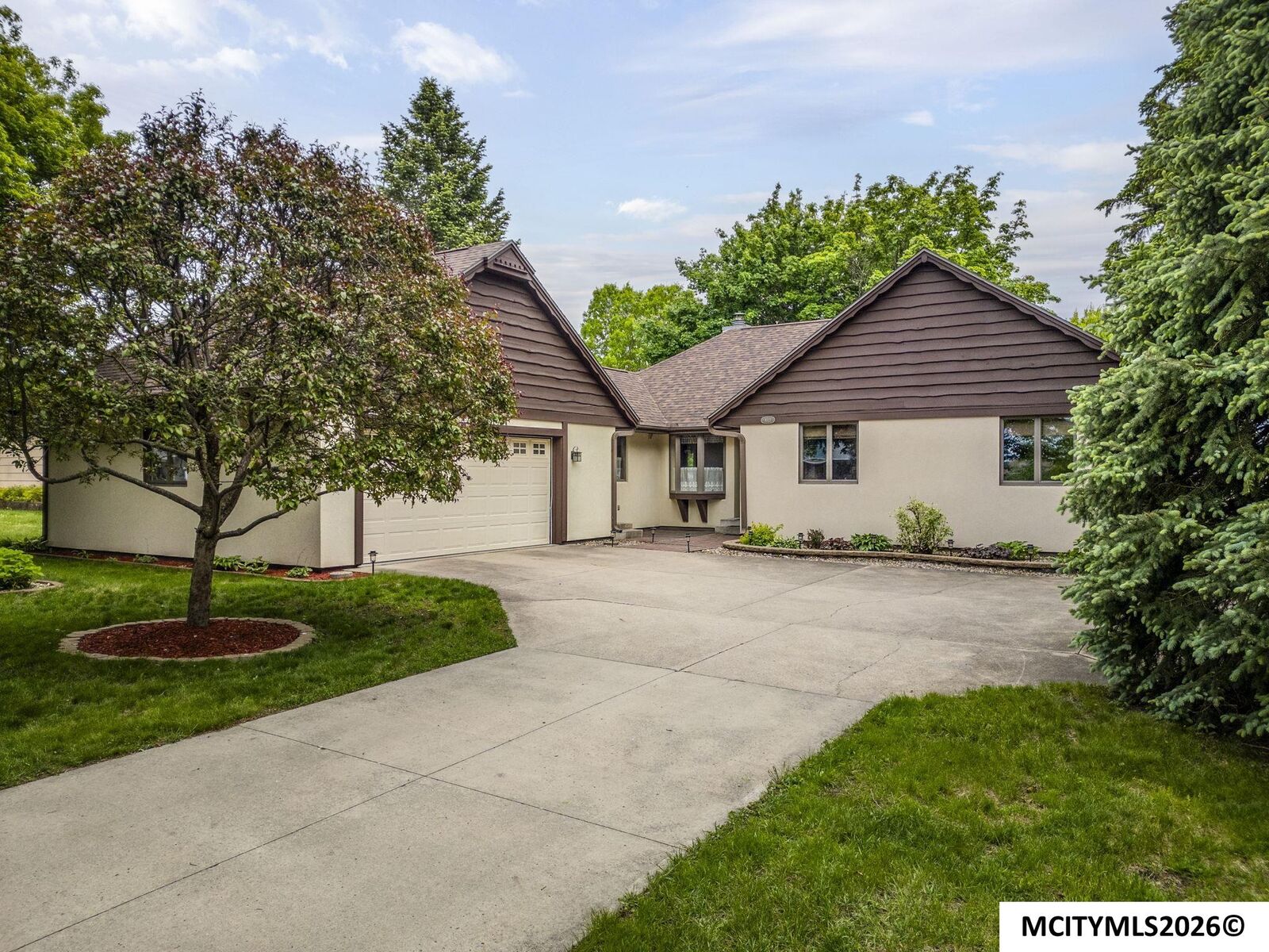 Property Photo:  1021 15th SE  IA 50401 