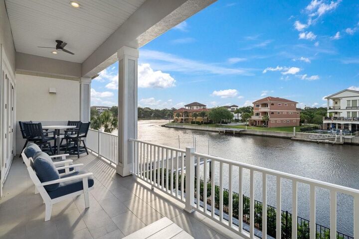 Property Photo:  18 Spinaker Circle  FL 32137 