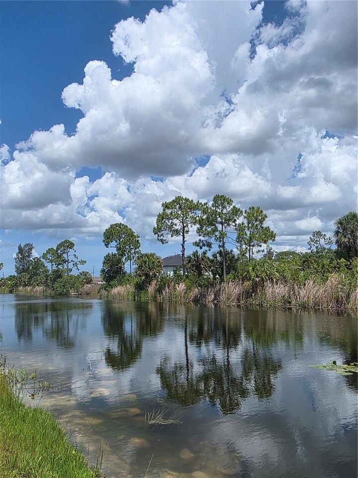 Property Photo: 211 NE 31st Street FL 33909