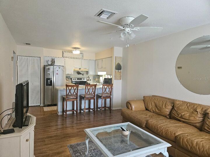 Property Photo:  810 Kings Court B  FL 33950 