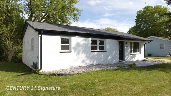 Property Photo: 1245 E Outer Drive MI 48601