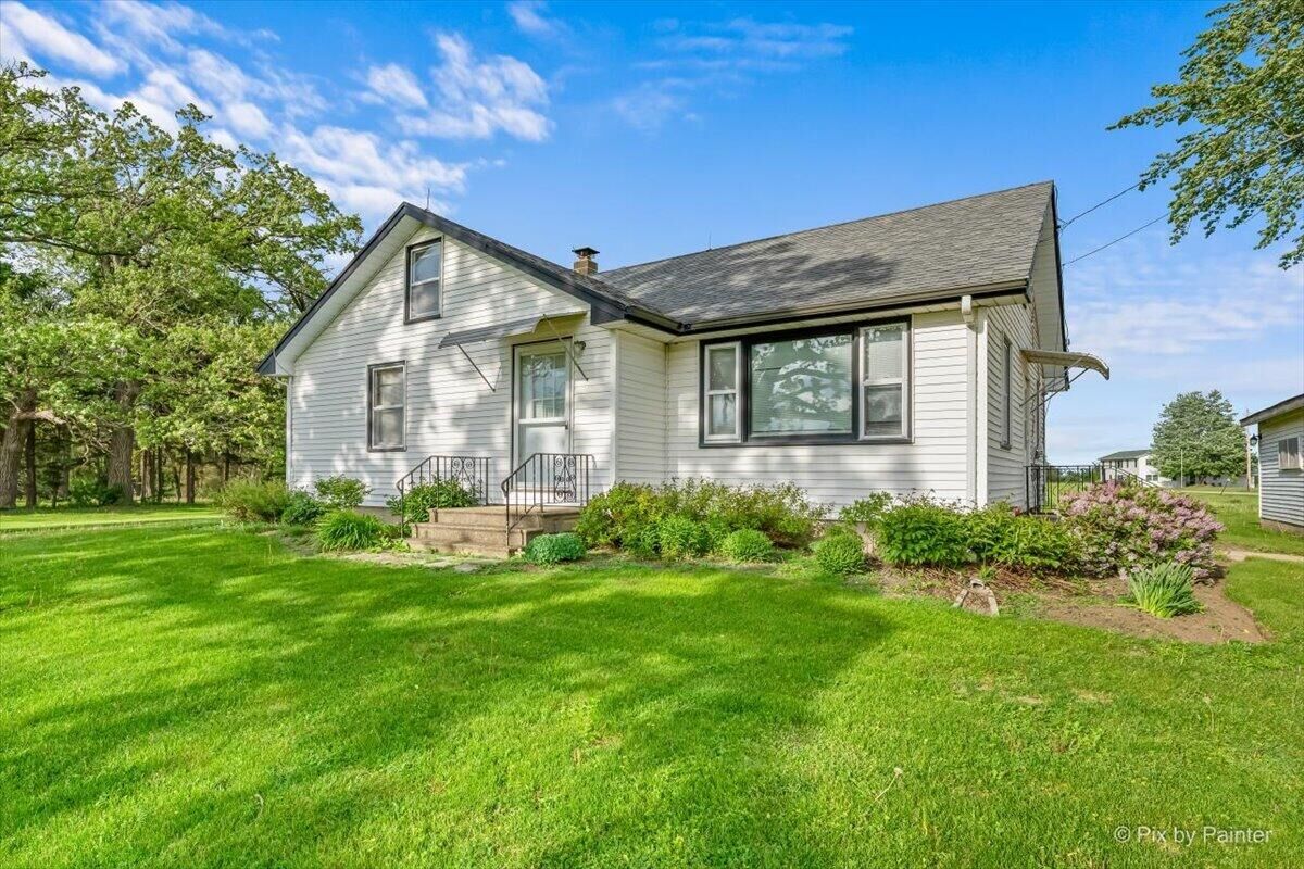 Property Photo:  11611 152 Ave  WI 53142 